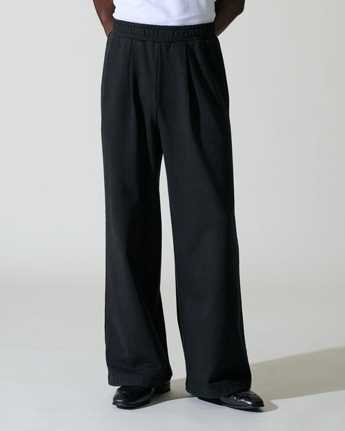 HIGH-WAISTED PLEATED SWEATPANT