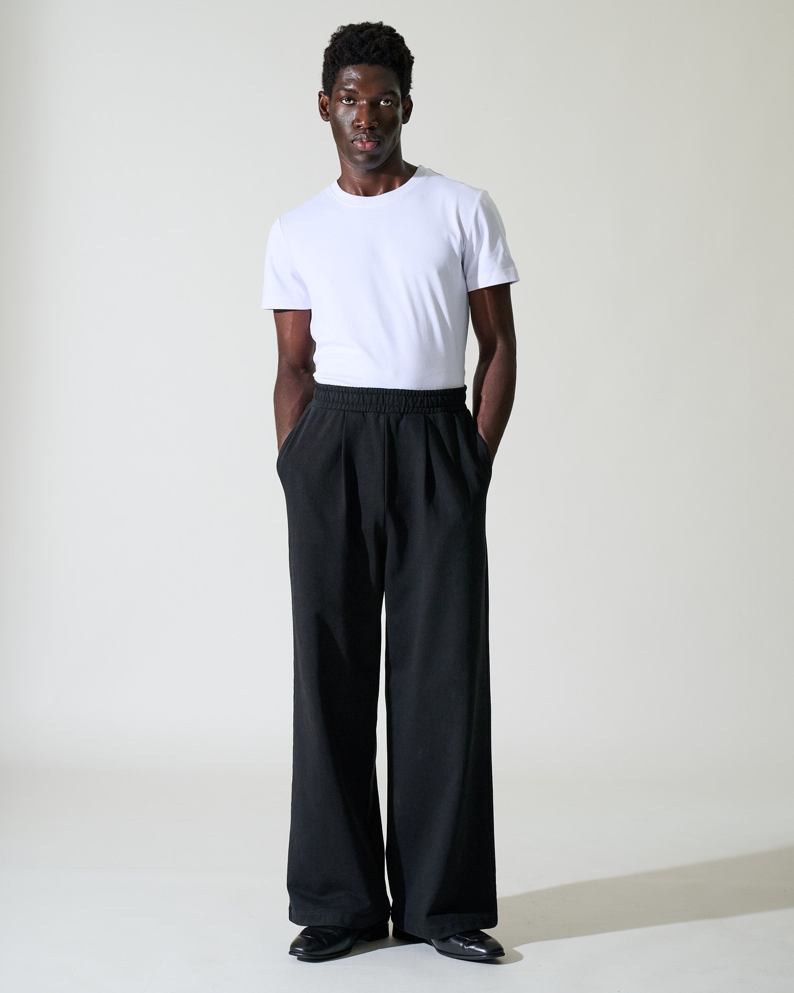 HIGH-WAISTED PLEATED SWEATPANT