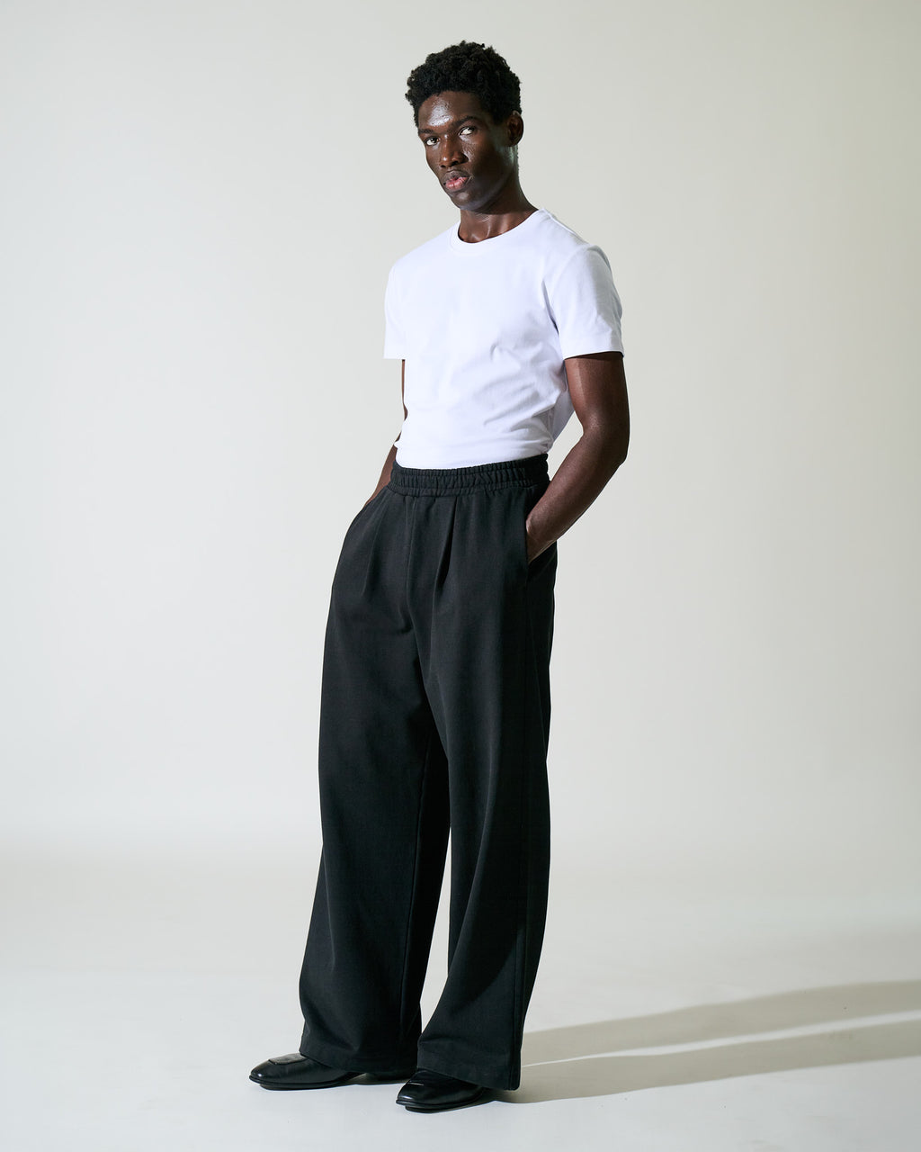 HIGH-WAISTED PLEATED SWEATPANT