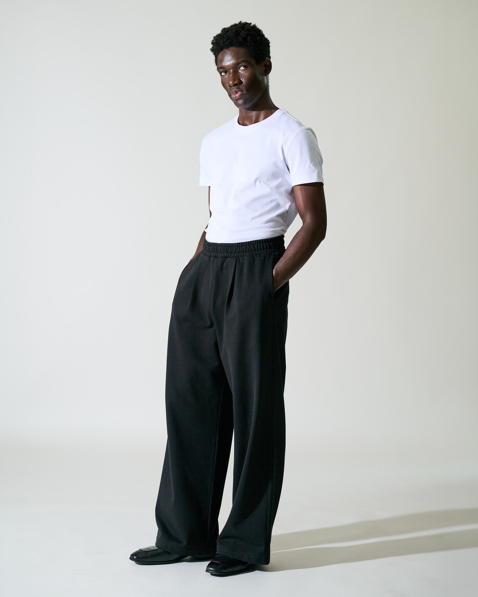 HIGH-WAISTED PLEATED SWEATPANT