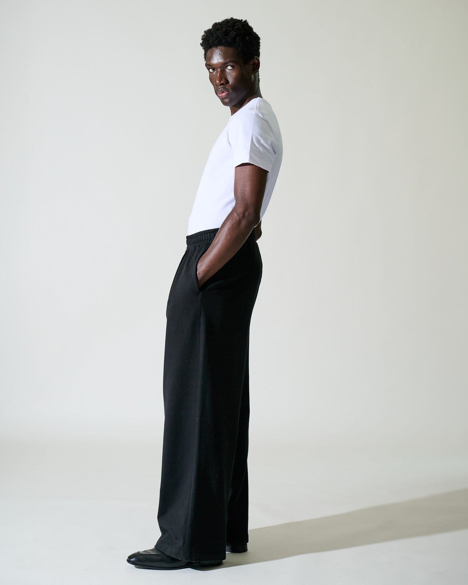 HIGH-WAISTED PLEATED SWEATPANT