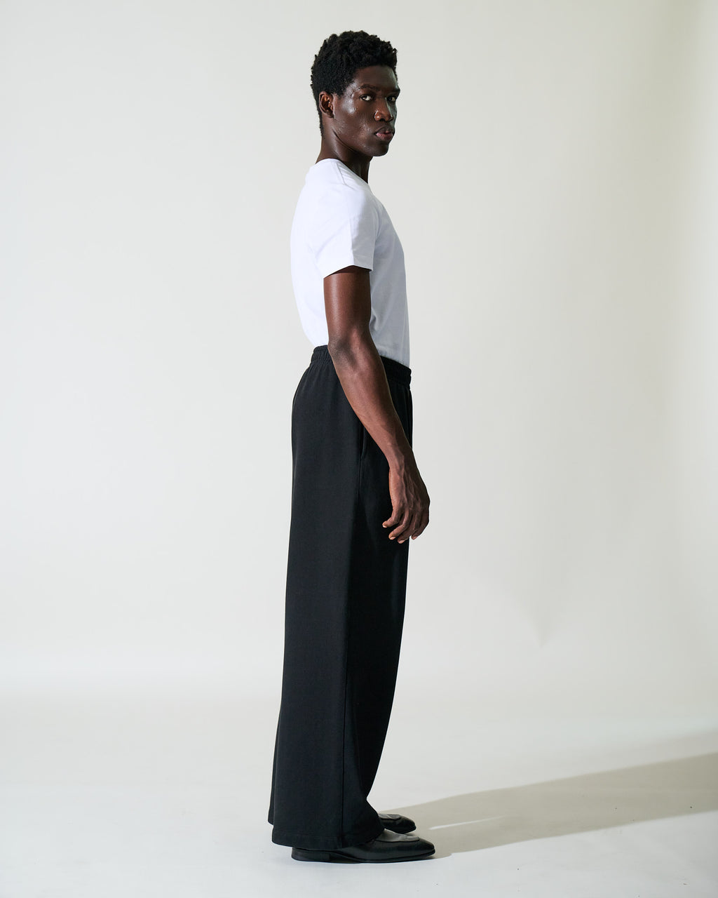 HIGH-WAISTED PLEATED SWEATPANT